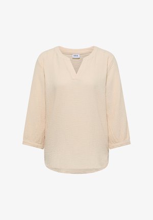 Blusa beige testurizzata con maniche a tre quarti e scollo a V con intaglio, realizzata in tessuto leggero e arricciato.