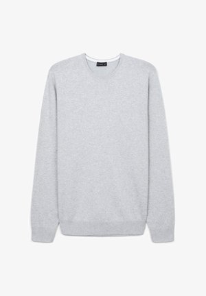 Hellgrauer Rundhals-Pullover mit langen Ärmeln, gerippten Bündchen und Saum, flach auf einem weißen Hintergrund präsentiert.