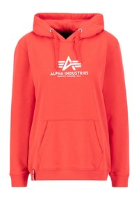 Sudadera roja hecha de una mezcla de algodón. Presenta un bolsillo canguro en la parte delantera, cordones y un logo impreso en blanco en el pecho. Puños y dobladillo acanalados.