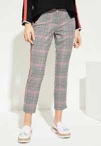 comma casual identity Pantalon classique - red