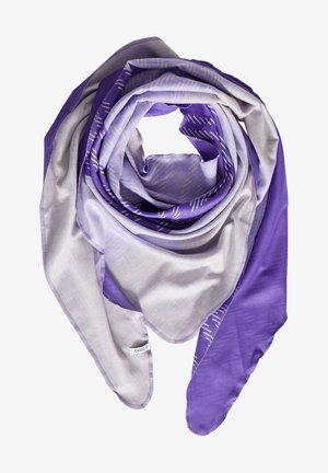 Écharpe violette et grise avec une texture lisse, décorée de motifs géométriques et de teintes contrastées, repliée en forme circulaire. Étiquette de marque visible.