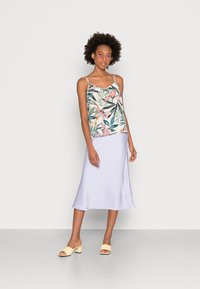 ONLY ONLNOVA PARIS SINGLET  - Top - soft pink summer tropical
