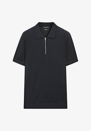 Sort kortærmet polo skjorte lavet af glat stof, der har en lynlåskrave, bløde manchetter og en lige kant med en ren finish.