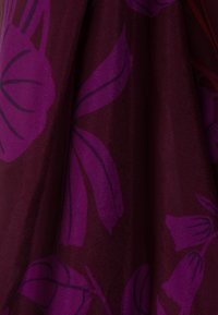 adL V-NECK CUT- OUT DETAILED - Maksimekko - printed damson