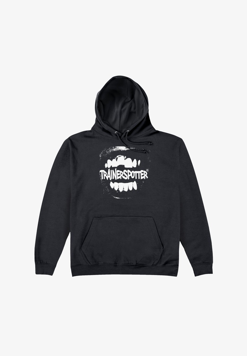Sudadera negra hecha de una mezcla de algodón. Presenta un gran gráfico blanco de una boca con la palabra "TRAINERSPOTTER" impresa debajo. Incluye un bolsillo frontal.