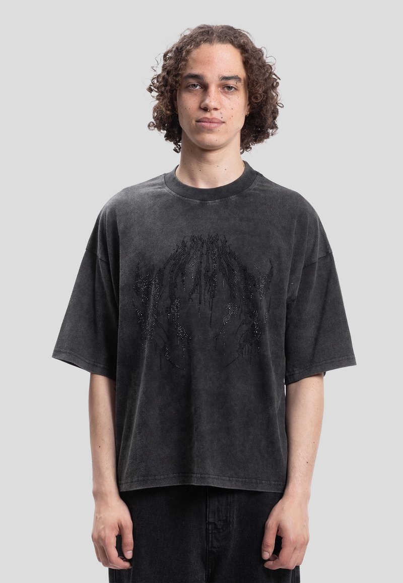 FAVELA RHINESTONE DEATH METAL TSHIRT - Μπλουζάκι με στάμπα - black washed