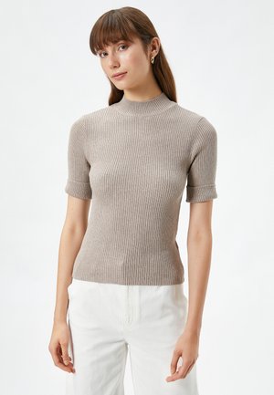 - T-shirt basic