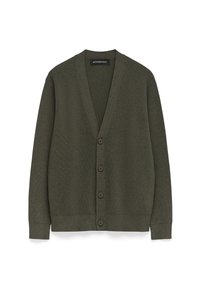 Mörkgrön ribbad stickad cardigan med långa ärmar, V-ringning och fyra mörka knappar fram, liggande plant på en vit bakgrund.