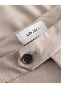 Les Deux COMO PANTS SEASONAL - Chino hlače - light desert sand