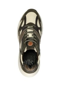 Sportieve sneaker met een bovenwerk van mesh in crème, donkergroen en bruin, met patroonaccenten, een ronde neus en een rubberen zool.