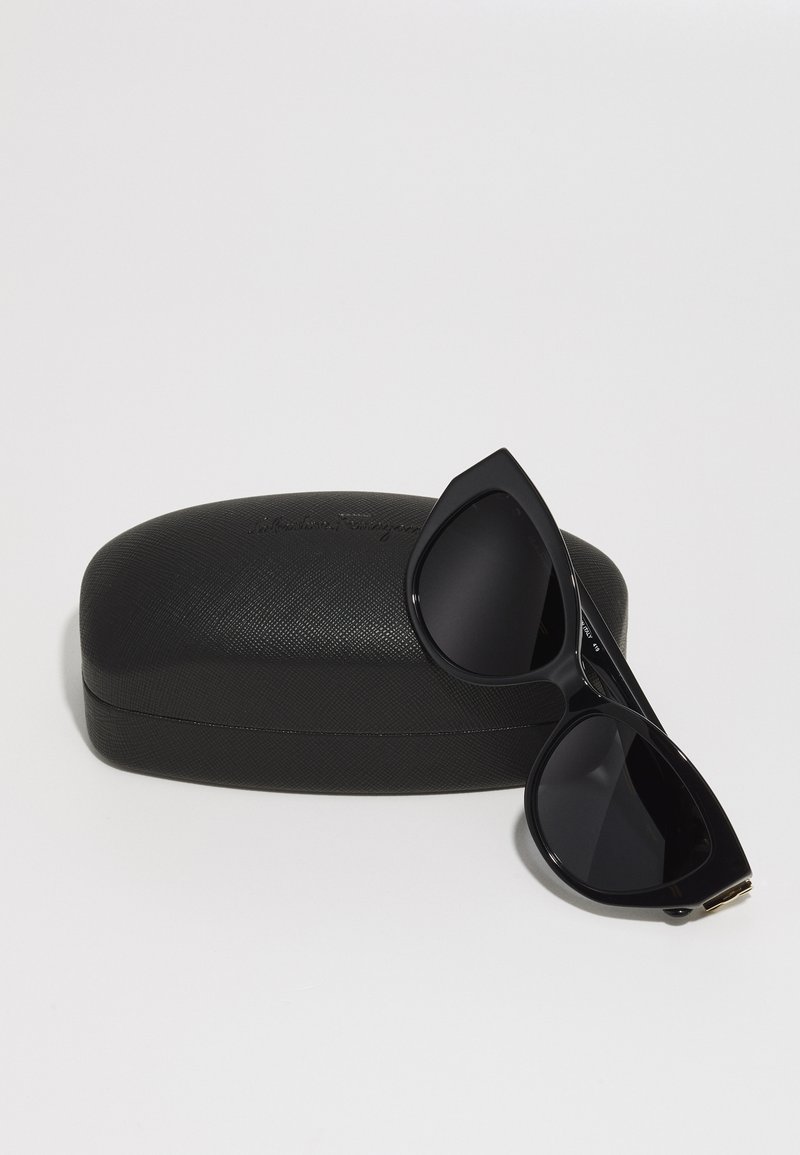 Damen Schmuck | Salvatore Ferragamo Sonnenbrille black/schwarz - BA93836 Damen Schmuck | Salvatore Ferragamo Sonnenbrille black/schwarz - BA93836