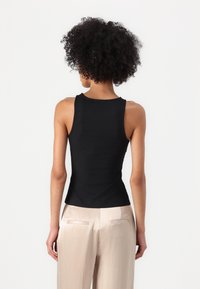 Robe guess jeans alva mini jblk jet black a996 Noir - Prêt-à-Porter