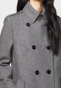 DRYKORN Klassisk kappa / rock - grey