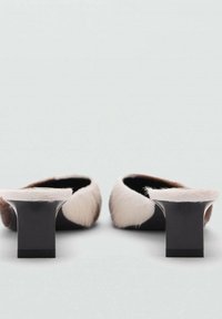 Mango MUMU - Pantolette hoch - brown