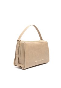 Beige leren handtas met een ritsvak, een brede schouderband, een gladde textuur en subtiele goudkleurige hardwareaccenten.