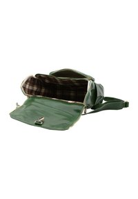 Borsa a mano in vinile verde con finitura lucida, chiusura con zip e fodera in tessuto a quadri. Dotata di una spalla lunga e di un gancetto metallico per una chiusura sicura.