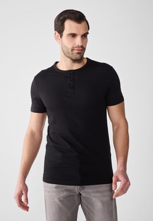 - T-shirt basic