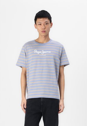 Tricou cu mânecă scurtă, de culoare bleu deschis, cu dungi orizontale bej; prezintă inscripția "Pepe Jeans London" imprimată cu alb pe piept.