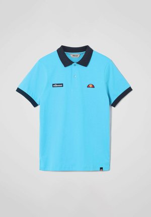 Lichtblauwe polo met marineblauwe kraag en mouwen. Bevat een geborduurd logo en een kleine accentdetail op de borst. Katoenen materiaal.