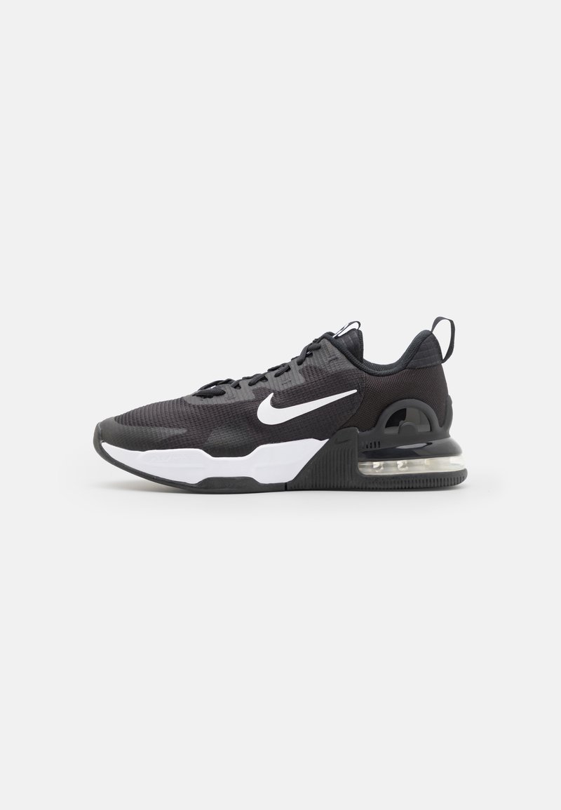 Sorte sportsko med mesh-overdel, hvid Nike swoosh, synlig luftenhed i hælen, struktureret gummisål og snøresystem.
