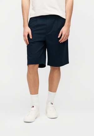 TJM PLEATED SHORT - Rövidnadrágok - dark night navy