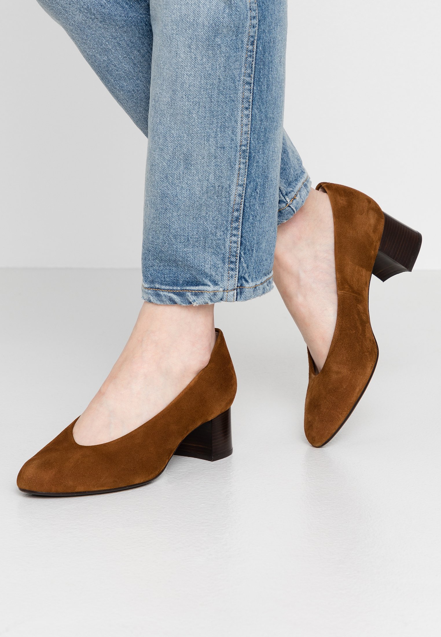 unisa wide fit pumps