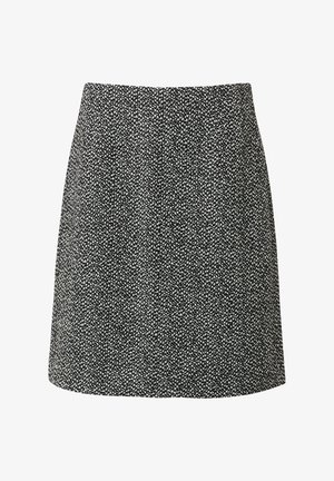 Zwart-wit gestreepte mini-jurk met een textuurstof, met een aansluitende tailleband en een A-lijnvorm, zonder zichtbare sluitingen of versieringen.