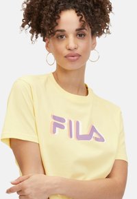 Fila LONDRINA GRAPHIC - Camiseta estampada - french vanilla
