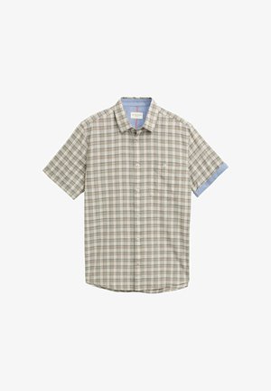 Chemise à manches courtes avec motif à carreaux beige, vert et rose clair, poche poitrine et détail en tissu bleu sur les poignets.