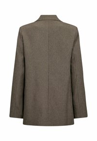 Hnědý texturovaný blazer s přizpůsobeným designem, se středovým ventilem na zadní straně a zářezovými klopy. Klasický střih s dlouhými rukávy a minimálními detaily.