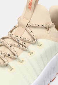 Nike Performance FREE METCON 6 - Sportovní boty - black/pearl white