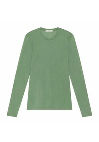 T-shirt a maniche lunghe verde tenue, realizzata in tessuto leggero, con scollo rotondo e orlo dritto con dettagli di cucitura discreti.