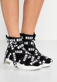 MSGM Baskets montantes - black