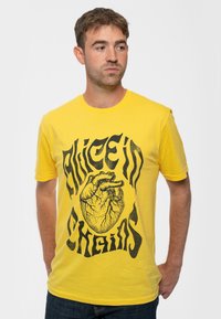 Paradiso Clothing ALICE IN CHAINS LANTERN - Print T-shirt - yellow