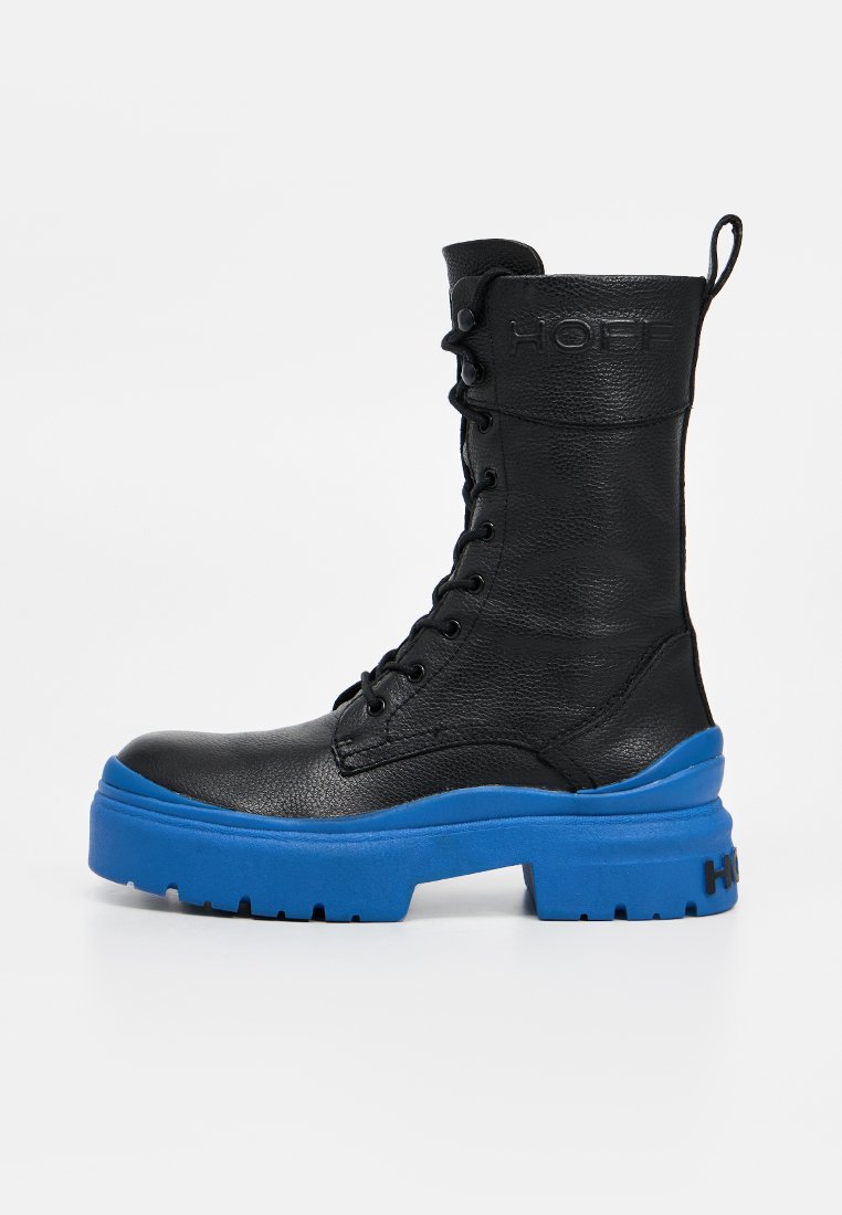 Botas con cordones