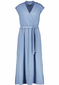 Ljusblå knälång omslagklänning med korta ärmar, som har ett knytbälte och sidoklyftor, tillverkad av mjukt, texturerat tyg.