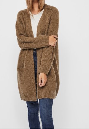 Brauner Strickcardigan mit lockerer Passform, offener Front, langen Ärmeln und zwei Fronttaschen. Weicher Stoff und gerippte Details.