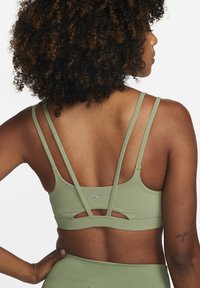 Nike Performance ALATE TRACE BRA - Sutiã desportivo de suporte ligeiro - oil green/sail