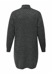 Lång grå stickad tröja med en strukturerad diamantmönster, med hög hals och ribbade ärmslut, designad för en lös passform.