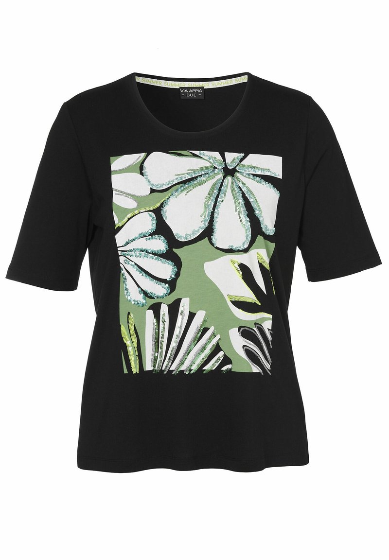 Schwarzes T-Shirt mit kurzen Ärmeln, das ein auffälliges Blumendesign in Grün, Weiß und Schwarz mit dekorativen Akzenten zeigt. Runder Halsausschnitt, lässiger Schnitt.
