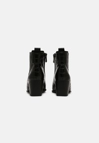 Marco Tozzi Botins - black