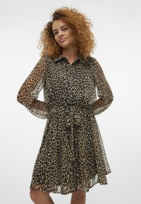 Vero Moda - VMSMILLA VOLUME SHORT DRESS  - Shirt dress - birch/lova Thumbnail Image 1