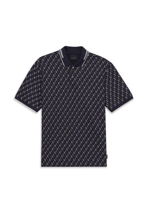 Marineblaues Poloshirt mit kurzen Ärmeln, geometrischem diagonalem Muster in Hellgrau und Weiß, gestreiftem Kragen und Dreiknopfleiste.