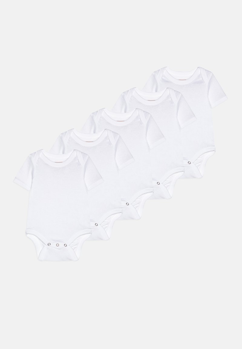 Set med fem vita kortärmade babybodys, tillverkade av mjuk bomull, med tryckknappar i botten och kontrasterande sömmar på ärmarna.