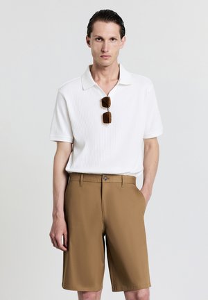 CENTRALE - Shorts - tabacco
