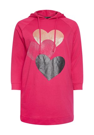 Roze hoodie jurk met drie hartontwerpen in verschillende kleuren: één goud, één roze met stippen en één zwarte glitter. Beschikt over een capuchon met trekkoord en lange mouwen.