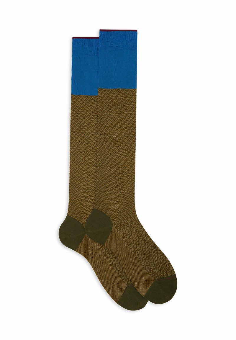 Calze al ginocchio con risvolto blu, corpo marrone con motivo a rombi e accenti verde scuro sul tallone e sulla punta.