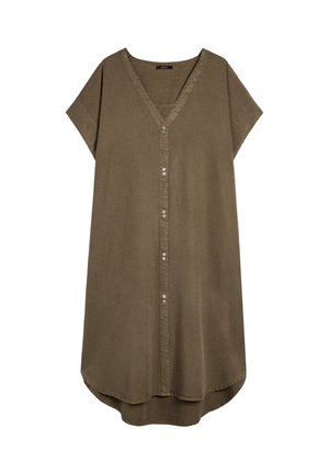 Oliwkowa sukienka z krótkim rękawem, z dekoltem w kształcie litery V i zapięciem na guziki z przodu. Miękka, fakturowana tkanina z lekko zaokrąglonym dołem i luźnym krojem.