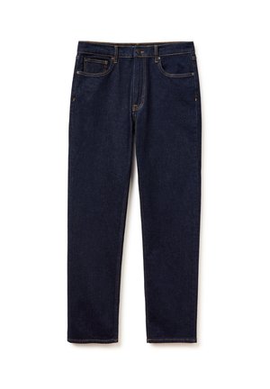 Jeans in denim blu scuro con design tradizionale a cinque tasche, taglio a gamba dritta e cuciture arancioni visibili su sfondo bianco.