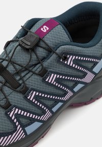 Salomon XA PRO V8 WATERPROOF UNISEX - Zapatillas de senderismo - neptune/carbon/plum caspia